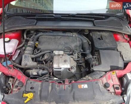 Красный Форд Фокус, объемом двигателя 1 л и пробегом 149 тыс. км за 6200 $, фото 5 на Automoto.ua