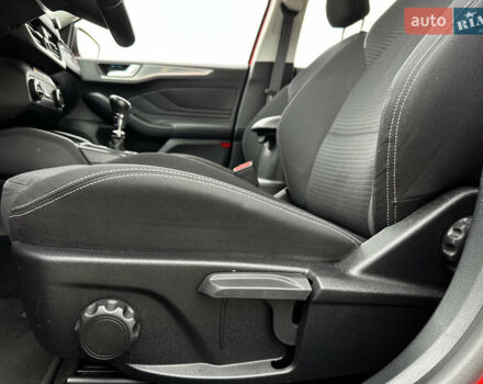 Красный Форд Фокус, объемом двигателя 1.5 л и пробегом 96 тыс. км за 14300 $, фото 25 на Automoto.ua