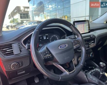 Красный Форд Фокус, объемом двигателя 1 л и пробегом 63 тыс. км за 15500 $, фото 10 на Automoto.ua