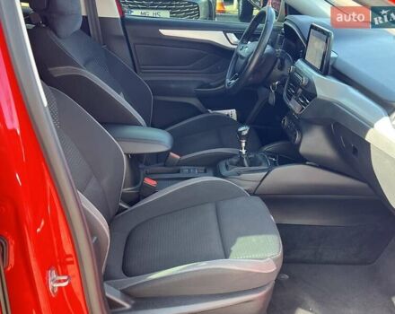 Красный Форд Фокус, объемом двигателя 1 л и пробегом 63 тыс. км за 15500 $, фото 17 на Automoto.ua