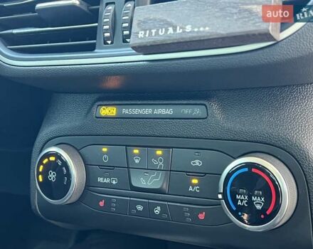 Красный Форд Фокус, объемом двигателя 1 л и пробегом 63 тыс. км за 15500 $, фото 20 на Automoto.ua