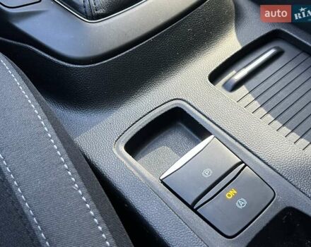 Красный Форд Фокус, объемом двигателя 1 л и пробегом 63 тыс. км за 15500 $, фото 25 на Automoto.ua