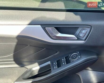 Красный Форд Фокус, объемом двигателя 1 л и пробегом 63 тыс. км за 15500 $, фото 11 на Automoto.ua