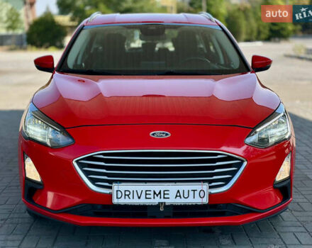 Красный Форд Фокус, объемом двигателя 1.5 л и пробегом 242 тыс. км за 12299 $, фото 1 на Automoto.ua