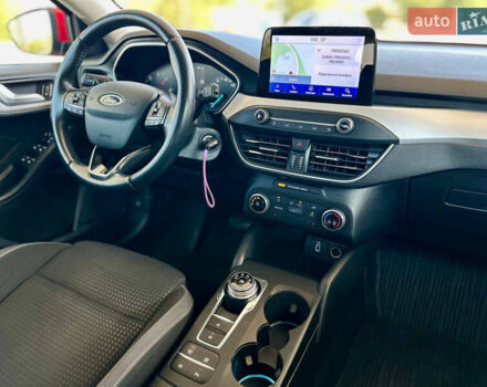 Красный Форд Фокус, объемом двигателя 1.5 л и пробегом 242 тыс. км за 12299 $, фото 22 на Automoto.ua