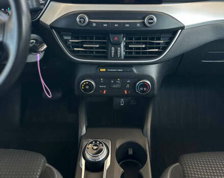 Красный Форд Фокус, объемом двигателя 1.5 л и пробегом 242 тыс. км за 12499 $, фото 26 на Automoto.ua