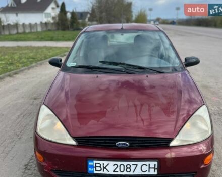 Красный Форд Фокус, объемом двигателя 1.6 л и пробегом 372 тыс. км за 2100 $, фото 1 на Automoto.ua