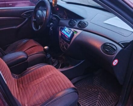 Красный Форд Фокус, объемом двигателя 1.8 л и пробегом 350 тыс. км за 2000 $, фото 1 на Automoto.ua