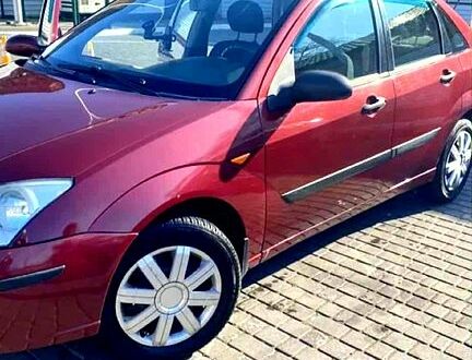 Красный Форд Фокус, объемом двигателя 1.6 л и пробегом 260 тыс. км за 2700 $, фото 1 на Automoto.ua