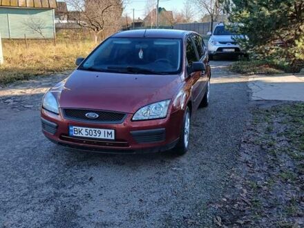 Красный Форд Фокус, объемом двигателя 1.6 л и пробегом 260 тыс. км за 4700 $, фото 1 на Automoto.ua