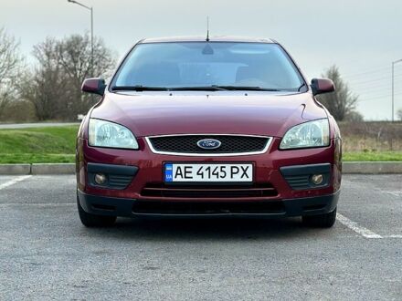 Форд Фокус 2005 в Днепре (Днепропетровске) на Automoto.ua Красный Форд Фокус, объемом двигателя 1.6 л и пробегом 474 тыс. км за 4800 $, фото 1 на Automoto.ua