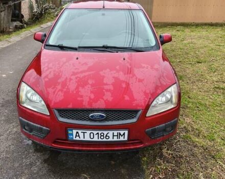 Красный Форд Фокус, объемом двигателя 1.6 л и пробегом 196 тыс. км за 3900 $, фото 1 на Automoto.ua