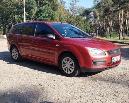 Красный Форд Фокус, объемом двигателя 1.8 л и пробегом 209 тыс. км за 5025 $, фото 1 на Automoto.ua
