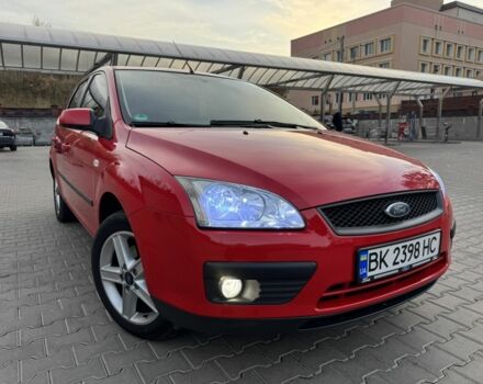 Красный Форд Фокус, объемом двигателя 1.6 л и пробегом 197 тыс. км за 4900 $, фото 1 на Automoto.ua