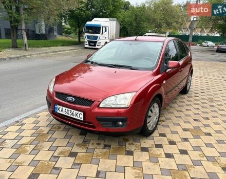 Красный Форд Фокус, объемом двигателя 1.6 л и пробегом 228 тыс. км за 4200 $, фото 1 на Automoto.ua