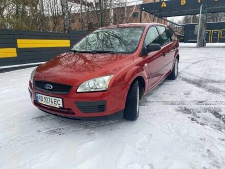 Красный Форд Фокус, объемом двигателя 1.4 л и пробегом 250 тыс. км за 3650 $, фото 1 на Automoto.ua