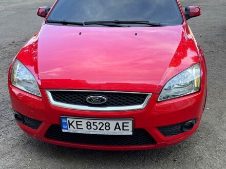Форд Фокус 2007 в Каменское - Днепродзержинск на Automoto.ua Красный Форд Фокус, объемом двигателя 16 л и пробегом 322 тыс. км за 6000 $, фото 1 на Automoto.ua