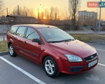 Красный Форд Фокус, объемом двигателя 1.4 л и пробегом 260 тыс. км за 3600 $, фото 1 на Automoto.ua