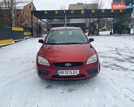 Красный Форд Фокус, объемом двигателя 1.39 л и пробегом 260 тыс. км за 3350 $, фото 1 на Automoto.ua