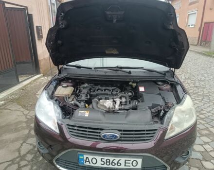 Красный Форд Фокус, объемом двигателя 1.6 л и пробегом 300 тыс. км за 4650 $, фото 1 на Automoto.ua