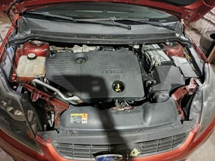 Форд Фокус 2008 в Пятихатках на Automoto.ua Красный Форд Фокус, объемом двигателя 1.8 л и пробегом 300 тыс. км за 5600 $, фото 1 на Automoto.ua