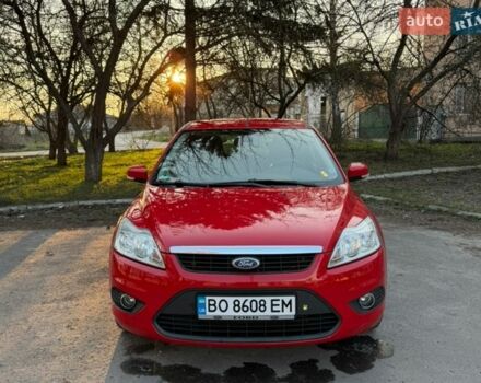 Красный Форд Фокус, объемом двигателя 2 л и пробегом 210 тыс. км за 6300 $, фото 1 на Automoto.ua