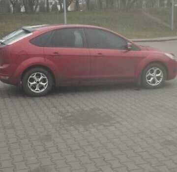 Красный Форд Фокус, объемом двигателя 1.6 л и пробегом 252 тыс. км за 5000 $, фото 1 на Automoto.ua