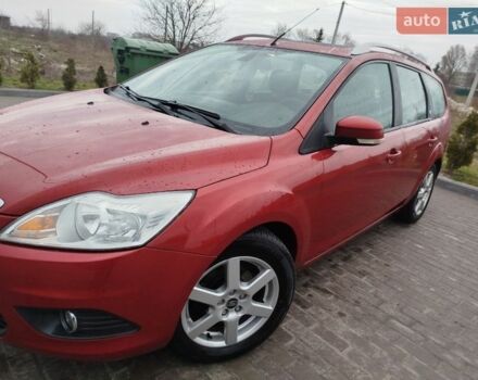 Красный Форд Фокус, объемом двигателя 1.6 л и пробегом 316 тыс. км за 4750 $, фото 1 на Automoto.ua