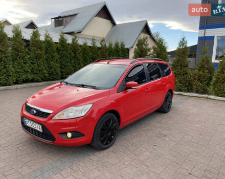 Красный Форд Фокус, объемом двигателя 1.6 л и пробегом 327 тыс. км за 5200 $, фото 1 на Automoto.ua