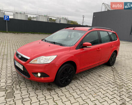 Красный Форд Фокус, объемом двигателя 1.6 л и пробегом 327 тыс. км за 5200 $, фото 1 на Automoto.ua