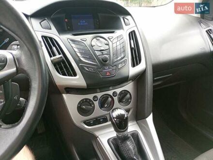 Форд Фокус 2012 у Києві на Automoto.ua Червоний Форд Фокус, об'ємом двигуна 1.6 л та пробігом 212 тис. км за 6800 $, фото 1 на Automoto.ua