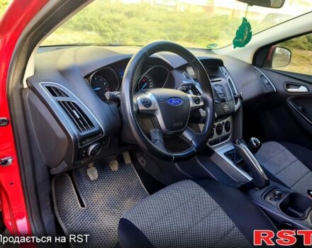 Красный Форд Фокус, объемом двигателя 1 л и пробегом 140 тыс. км за 7000 $, фото 1 на Automoto.ua