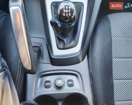 Красный Форд Фокус, объемом двигателя 1 л и пробегом 140 тыс. км за 7000 $, фото 1 на Automoto.ua