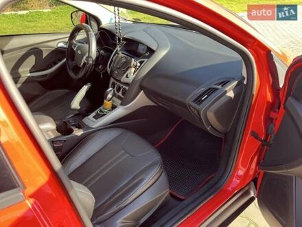 Красный Форд Фокус, объемом двигателя 2 л и пробегом 247 тыс. км за 7000 $, фото 1 на Automoto.ua