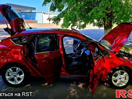 Красный Форд Фокус, объемом двигателя 1 л и пробегом 78 тыс. км за 8650 $, фото 1 на Automoto.ua