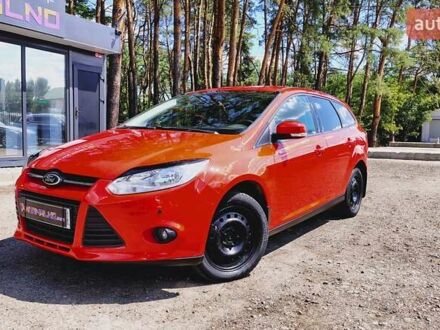Форд Фокус 2014 в Киеве на Automoto.ua Красный Форд Фокус, объемом двигателя 1 л и пробегом 190 тыс. км за 6499 $, фото 1 на Automoto.ua