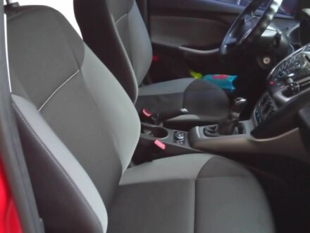 Красный Форд Фокус, объемом двигателя 1 л и пробегом 149 тыс. км за 6200 $, фото 1 на Automoto.ua