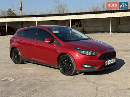 Форд Фокус 2015 в Днепре (Днепропетровске) на Automoto.ua Красный Форд Фокус, объемом двигателя 1 л и пробегом 137 тыс. км за 10200 $, фото 1 на Automoto.ua