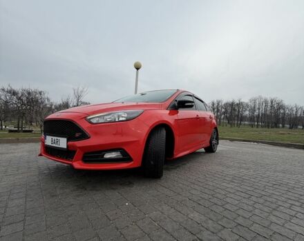 Красный Форд Фокус, объемом двигателя 2 л и пробегом 84 тыс. км за 9500 $, фото 1 на Automoto.ua
