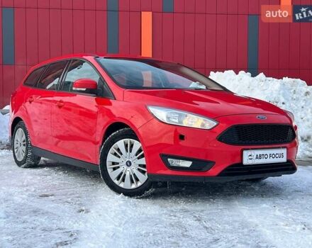 Красный Форд Фокус, объемом двигателя 1 л и пробегом 117 тыс. км за 6990 $, фото 1 на Automoto.ua