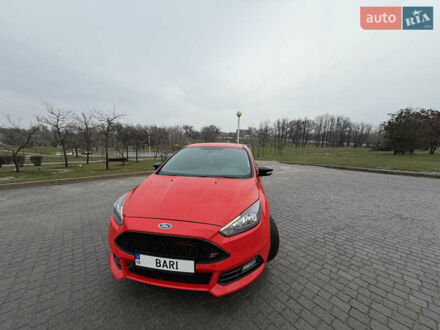 Красный Форд Фокус, объемом двигателя 2 л и пробегом 84 тыс. км за 10500 $, фото 1 на Automoto.ua