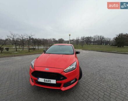 Красный Форд Фокус, объемом двигателя 2 л и пробегом 84 тыс. км за 10500 $, фото 1 на Automoto.ua