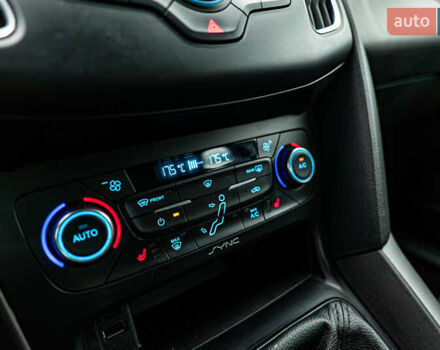 Форд Фокус, объемом двигателя 1 л и пробегом 107 тыс. км за 8016 $, фото 13 на Automoto.ua