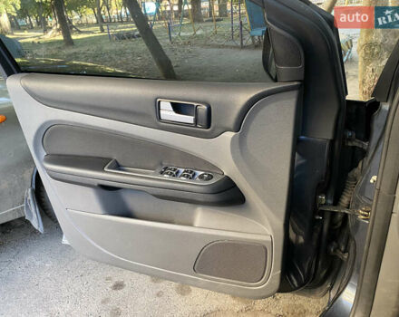 Форд Фокус, объемом двигателя 1.6 л и пробегом 291 тыс. км за 5800 $, фото 6 на Automoto.ua