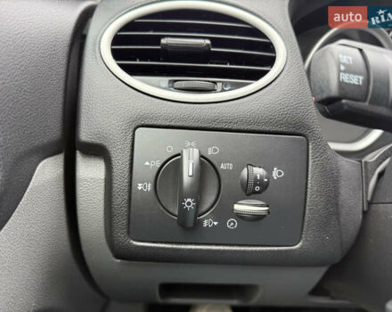 Форд Фокус, объемом двигателя 1.6 л и пробегом 169 тыс. км за 5799 $, фото 33 на Automoto.ua