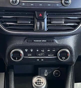 Форд Фокус, об'ємом двигуна 1.5 л та пробігом 229 тис. км за 12650 $, фото 21 на Automoto.ua