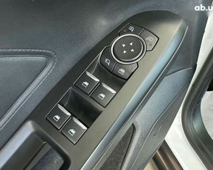 Форд Фокус, объемом двигателя 1.5 л и пробегом 171 тыс. км за 12950 $, фото 8 на Automoto.ua