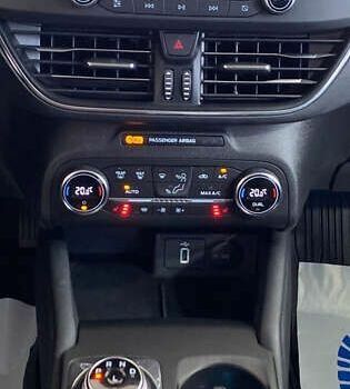 Форд Фокус, объемом двигателя 1.5 л и пробегом 137 тыс. км за 13950 $, фото 17 на Automoto.ua