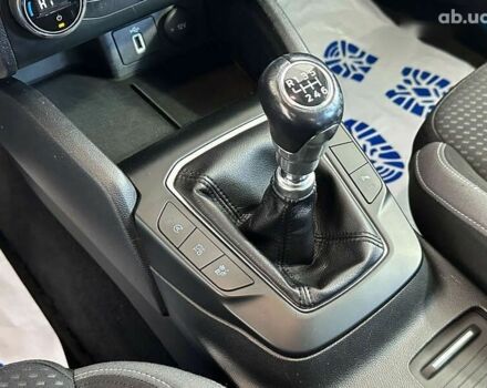 Форд Фокус, объемом двигателя 1.5 л и пробегом 171 тыс. км за 12950 $, фото 24 на Automoto.ua