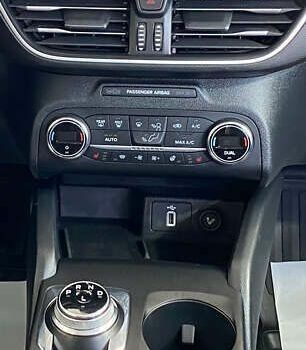 Форд Фокус, объемом двигателя 1.5 л и пробегом 194 тыс. км за 13950 $, фото 18 на Automoto.ua